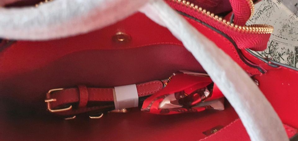 Leder Handtasche rot neu in Hamburg