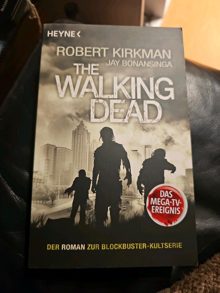The walking dead Staffel 1 Buch in Kappeln