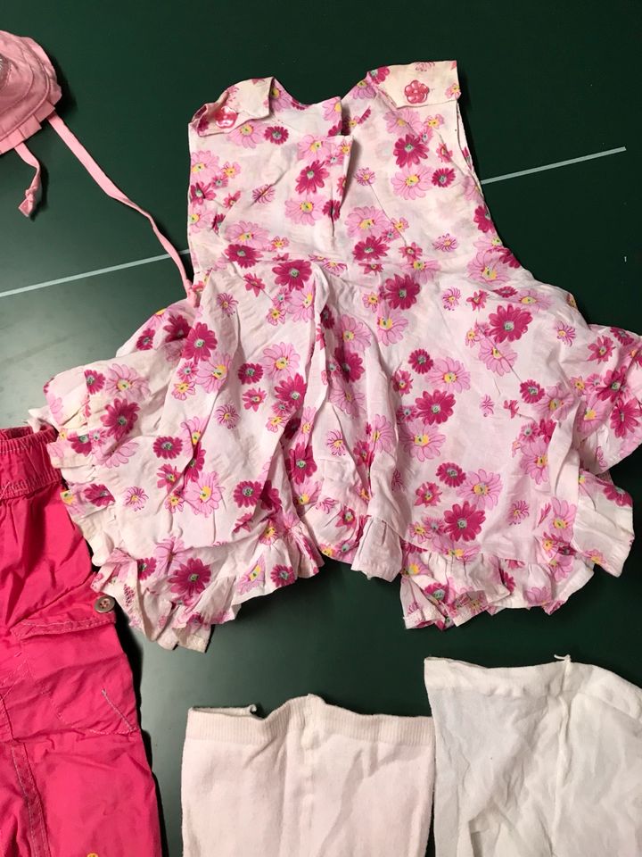 Bekleidungspaket Mädchenpaket Sommerpaket Kleider H&M 62/68 in Untereisesheim