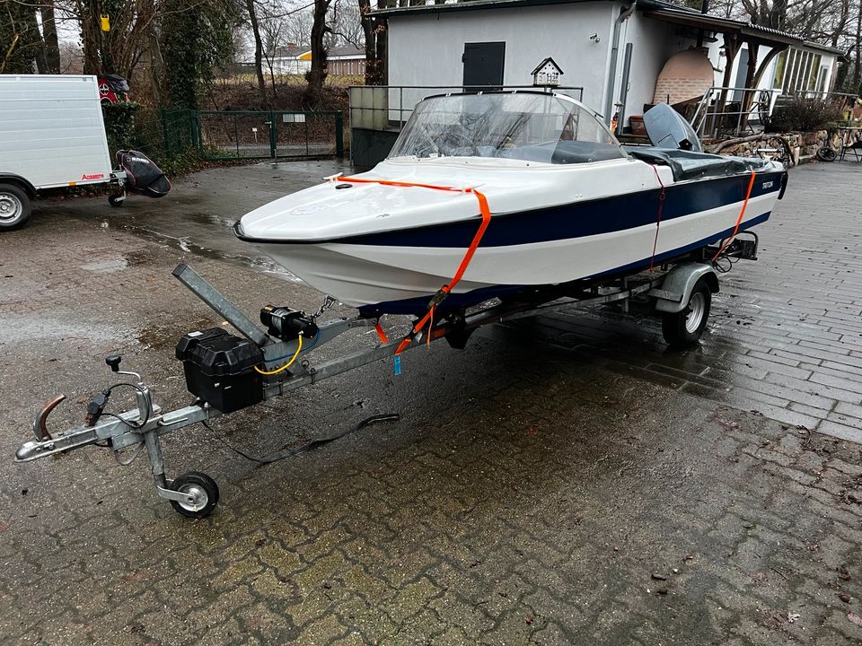 Hellwig Triton Motorboot Suzuki 40 PS inklusive Trailer in Tellingstedt