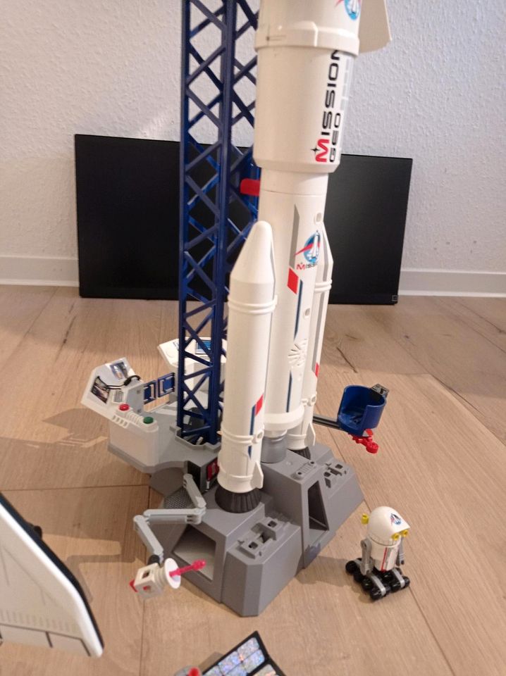 Playmobil Rakete mit Startrampe und Spaceshattle in Backnang