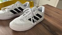 Adidas Sneaker weiß, Gr. 42 Niedersachsen - Rühen Vorschau