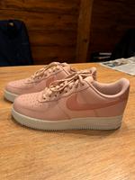 Rose' Air Force One Nike 45 aus Sammlung Berlin - Grunewald Vorschau