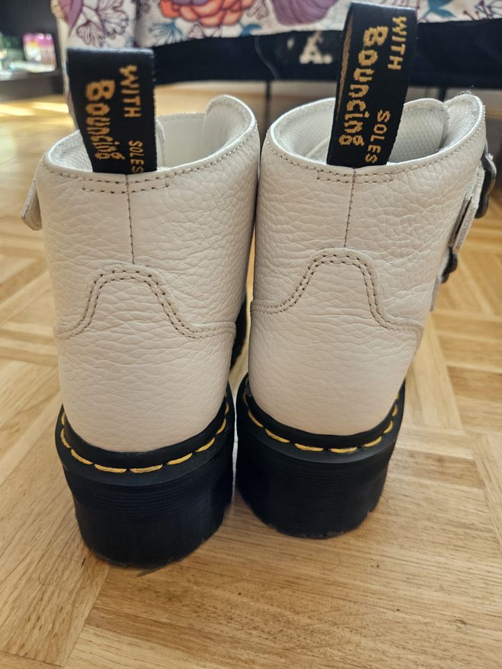 Dr Martens, Devon Herz Leder in München-Flughafen