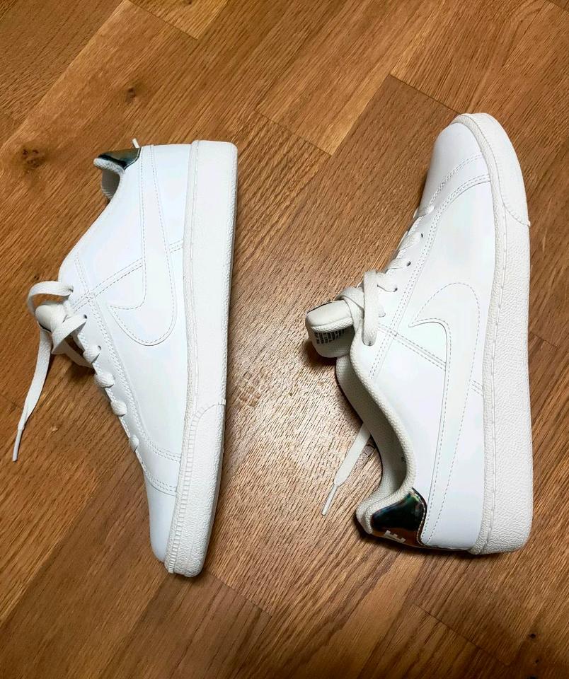 Nike Damen Sneaker Low Court Royale WMNS, Größe 41 / 9.5 in Rohrdorf