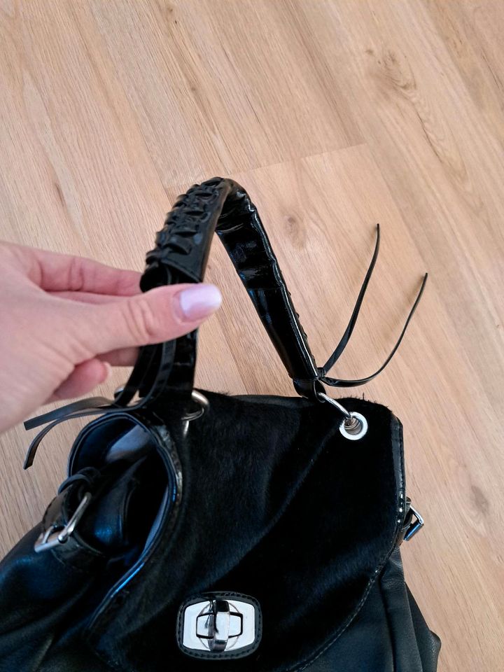 Schwarze Handtasche von Tamaris in Mülheim-Kärlich