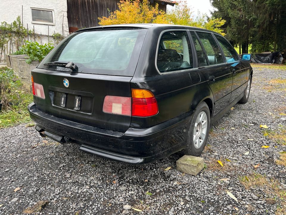 Bmw E39 520i Facelift Touring AHK Leder Navi in Deggendorf