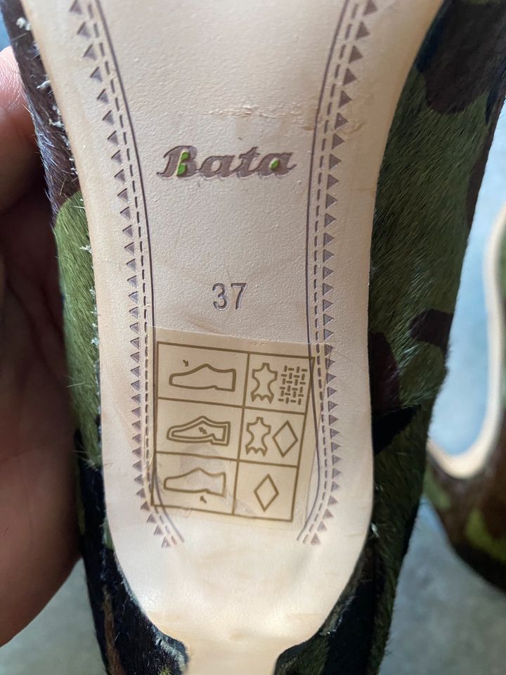 Bata 37 Pumps Camouflage Gr. 37 neuwertig Leder in Falkensee