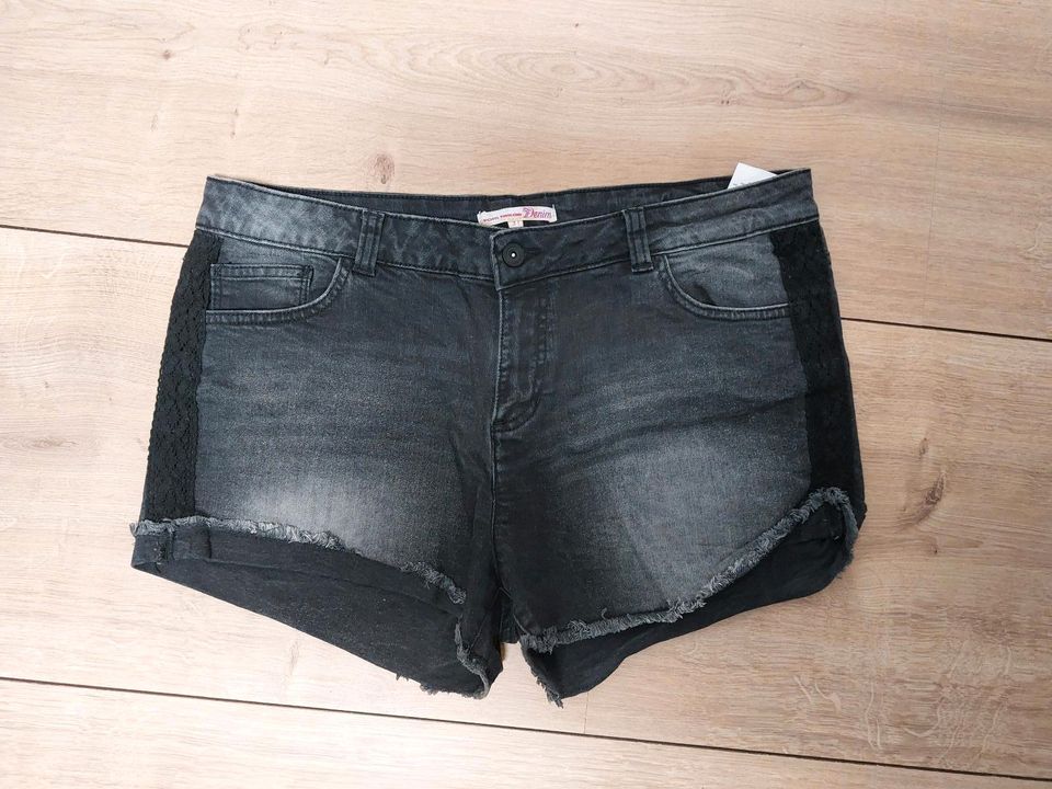 Tom Tailor Jeans Shorts Größe 42 44 Stretchig schwarz mit Spitze in Arnsberg