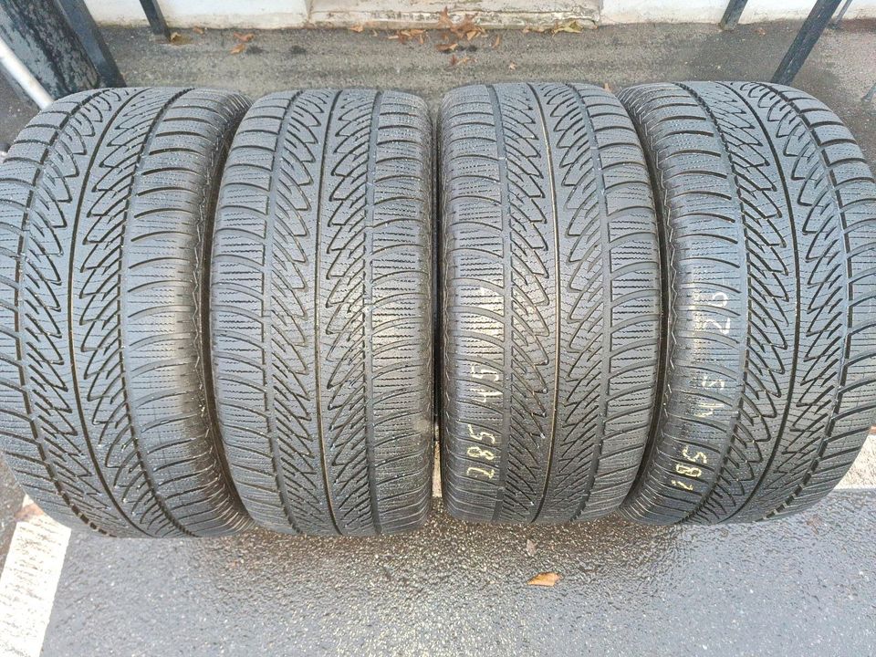 4× 285/45r20 112V Winterreifen GoodYear 2021 in Würselen