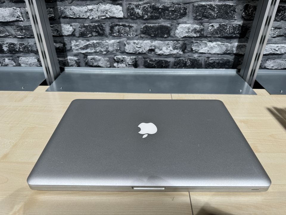 Apple Mac Book Pro A1286 2,4GHz Intel Core i5 8GB 320GB in Vohenstrauß