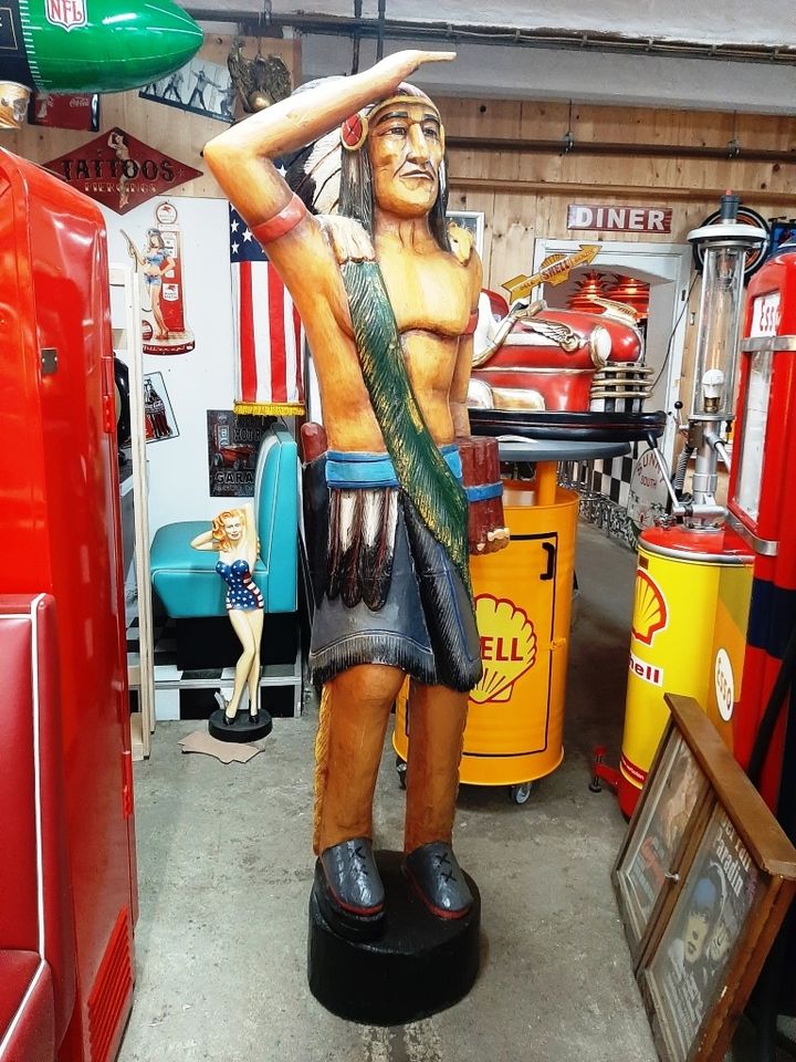 Westernstadt Deko Saloon Kaktus Figur Indianer Statue US Kneipe in Mülheim (Ruhr)