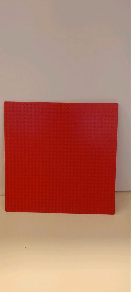 Rote Lego Plate 32•32 in Elmshorn
