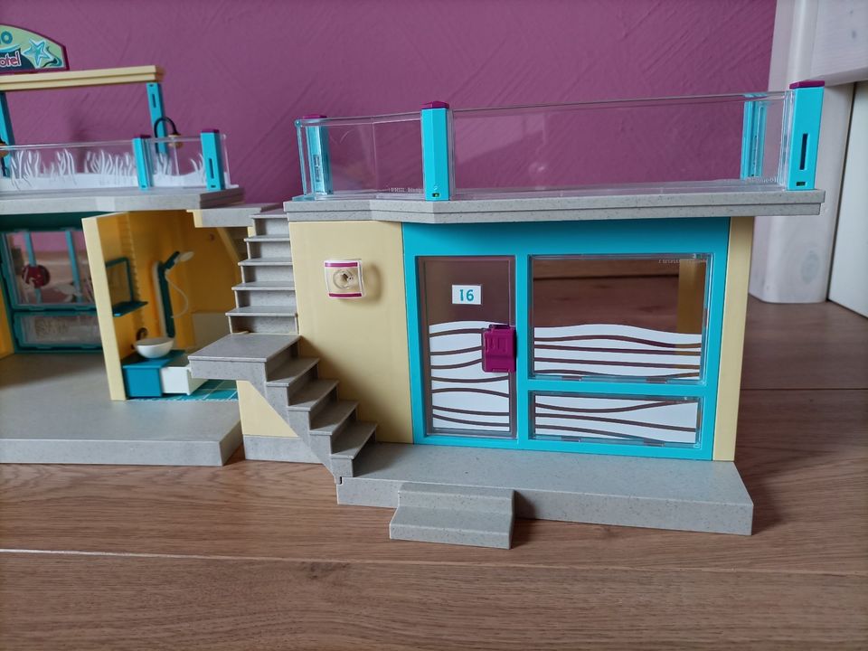 PLAYMOBIL - 70434 Beach Hotel + 9866 Bungalow zum Ferienhotel in Gudensberg