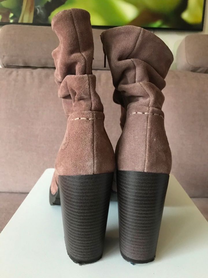 BUGATTI wundervolle Stiefeletten rosé / Powder Gr. 39 (6) NEU in Berlin