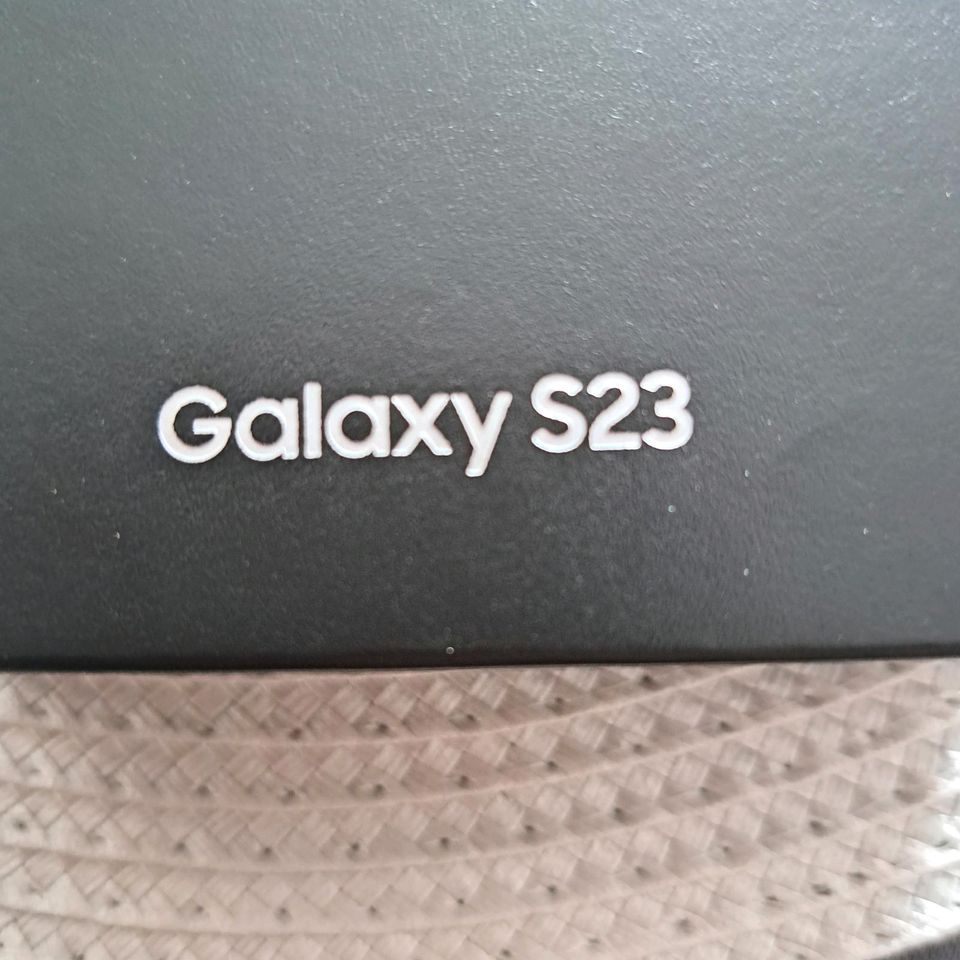 Samsung Galaxy S23  128 GB neu in Kirchseeon