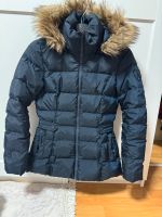 Damen Tommy Hilfiger Winter Jacke Größe.S in dunkelblau Nordrhein-Westfalen - Mönchengladbach Vorschau