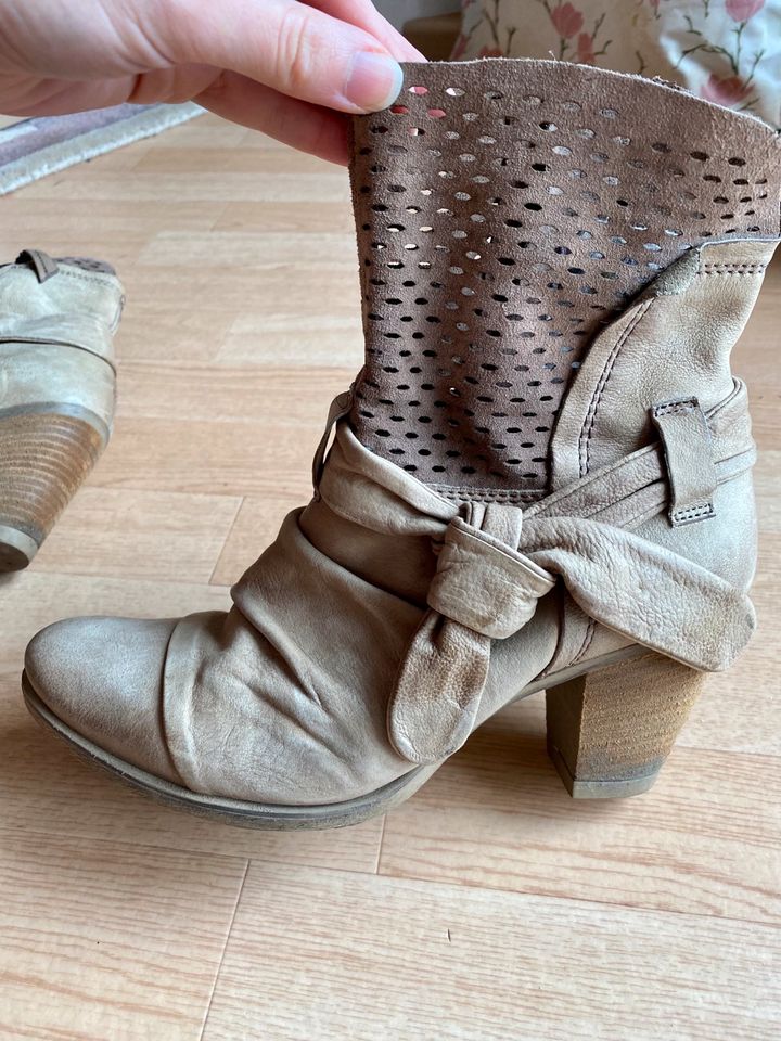 Schicke, hochwertige MJUS Wildleder Stiefeletten beige Größe 40 in Schimberg