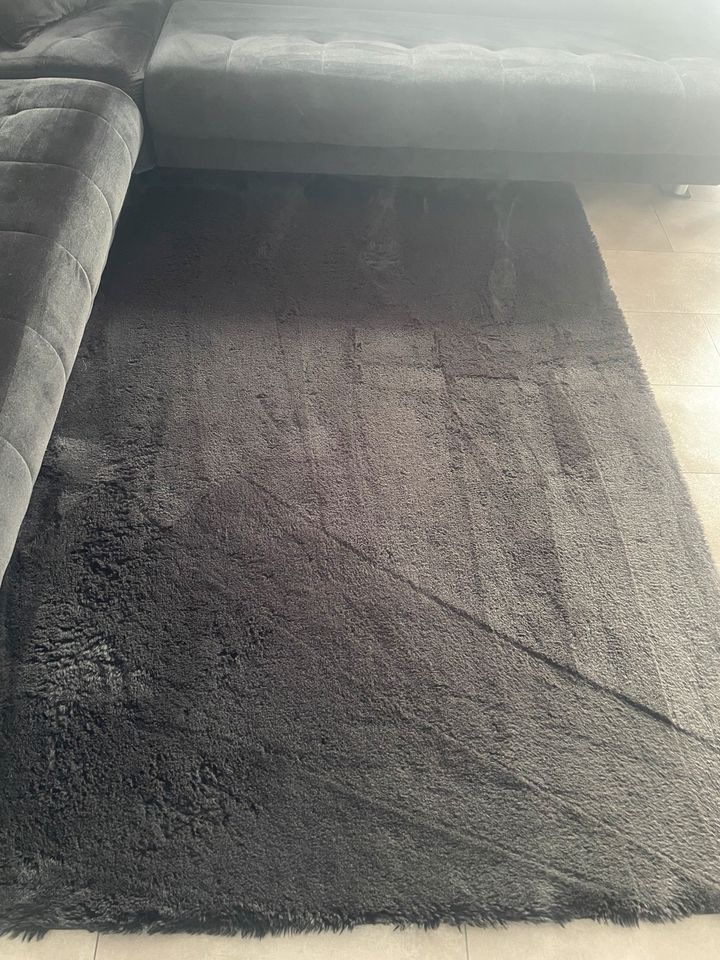 Teppich 1,60 • 2,30 Hochfloorteppich Schwarz in Wesel