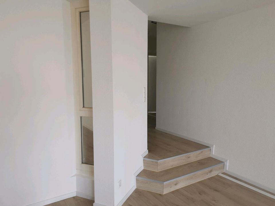 Helle, moderne 2 Zi. Wohnung mit Balkon und Wannenbad in Langen in Langen (Hessen)