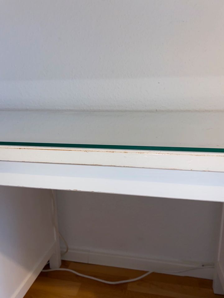 Ikea Hemnes Schreibtisch weiß gebeizt mit passender Glasplatte in Chemnitz