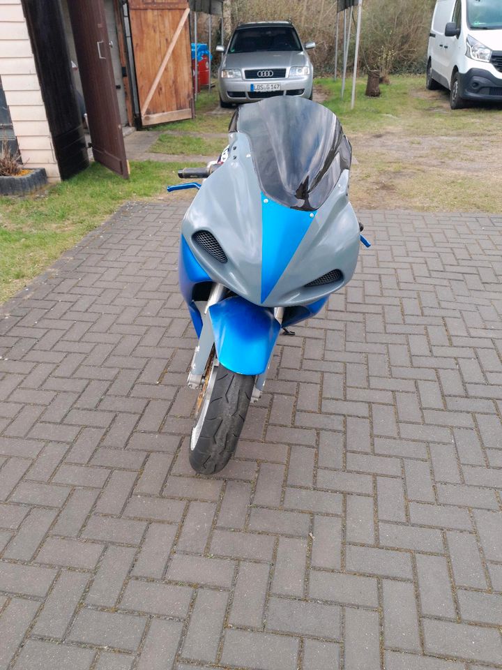 GSX-R 750 K1 in Bestensee