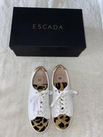 ESCADA Sneaker/Turnschuhe Echtleder in weiß-leo Gr. 37 NEU Hessen - Offenbach Vorschau