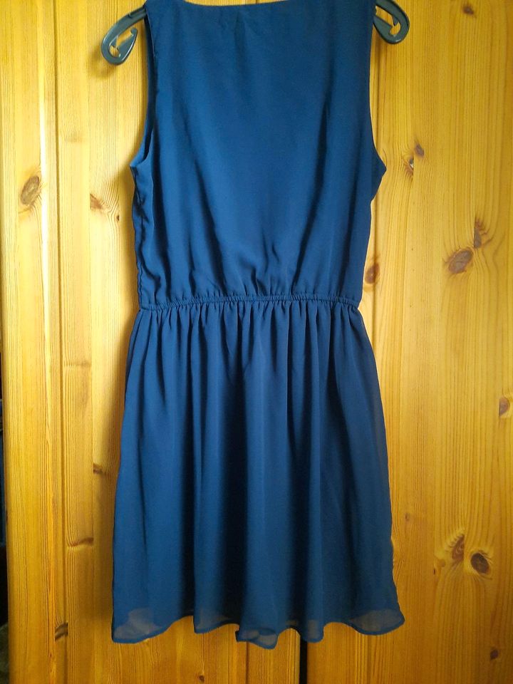 Only Kleid schick dunkelblau Midikleid neuw. Gr. M in Lübeck