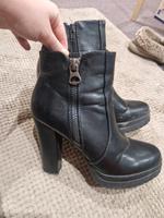 Catwalk Stiefeletten Schwarz Gr 39 Nordrhein-Westfalen - Elsdorf Vorschau