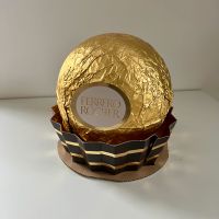 Ferrero Rocher XXL Kugel Pappe Deko Dekoration Gold Schokolade Sachsen - Glauchau Vorschau