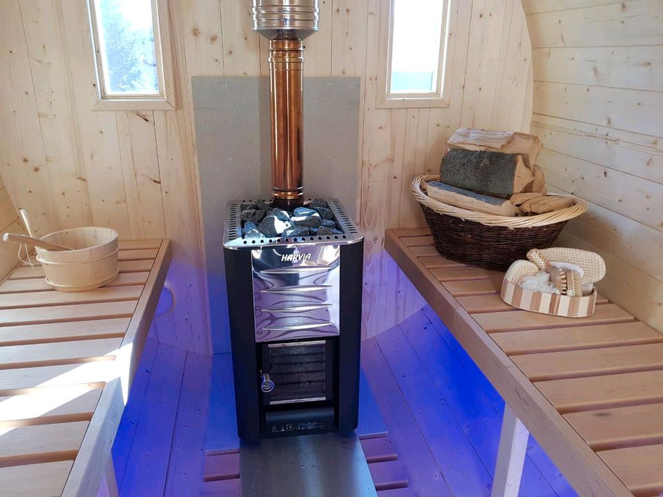 Fasssauna Thermoholz Sauna Gartenhaus Saunafass Holzofen Fassauna Badezuber Hot Tub Badefass Tiny House Gartenhaus See Almhütte Fass Campingplatz Schlaffass Wildnis Holz Saunawagen Unterkunft Pension in Erfurt