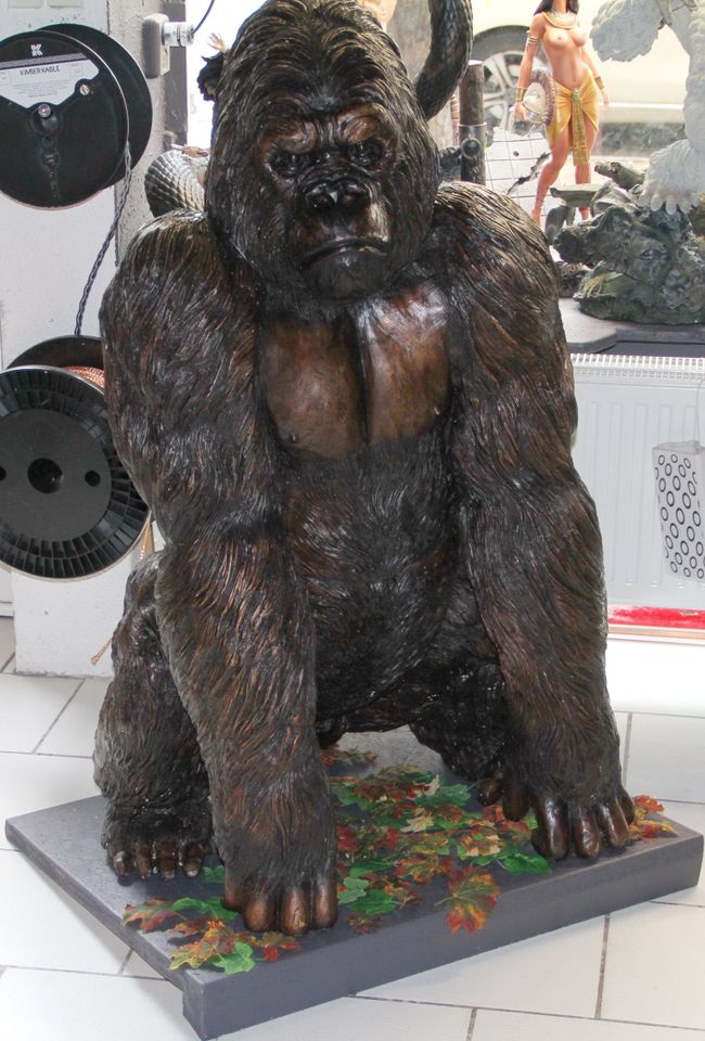 Bronze Gorilla Lebensgroß in Berlin