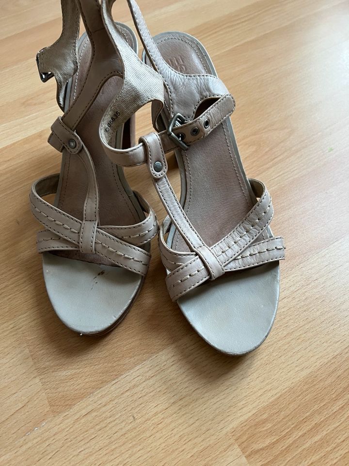 Lederschuhe Sandalen Esprit 39 beige nude Pumps Sommer in Berlin