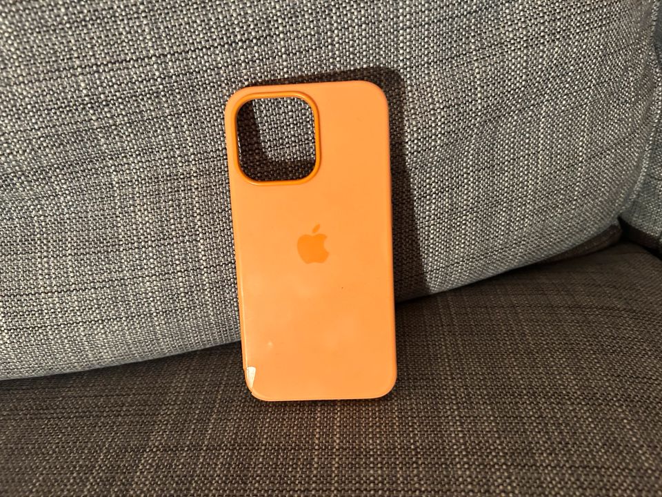 iPhone 13 Pro Marigold Case, mit Verpackung in München