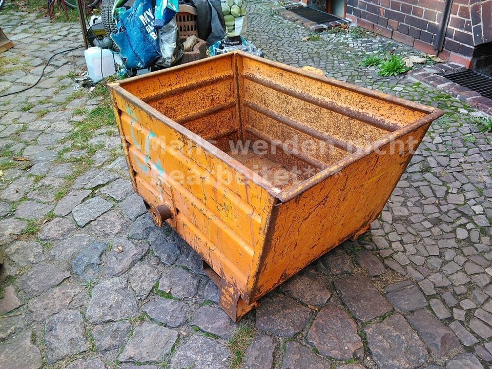 Metallkisten Box Mulde Container Schütt Kübel in Berlin