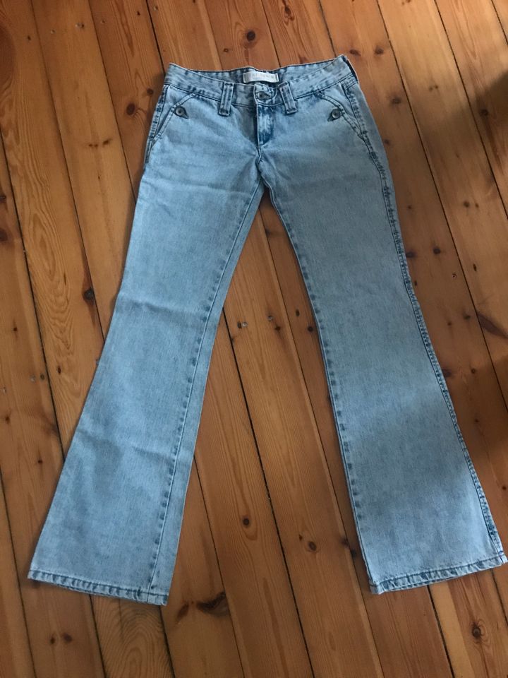 NEU Zara Jeans flared / Schlaghose true vintage / Hüfthose Y2K in Berlin