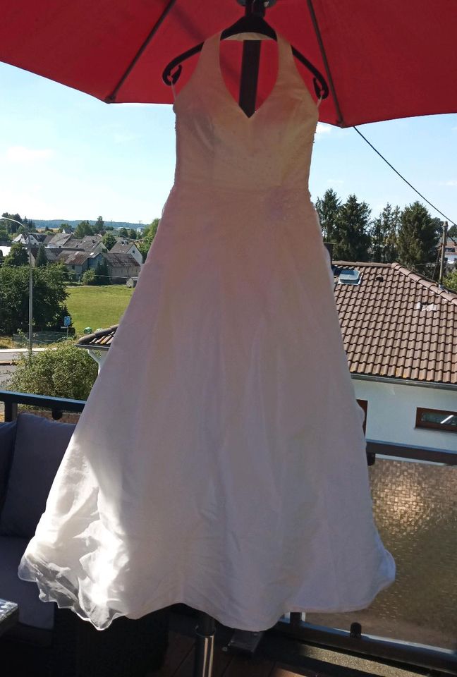 Brautkleid Neckholder Größe 38 in Mudenbach