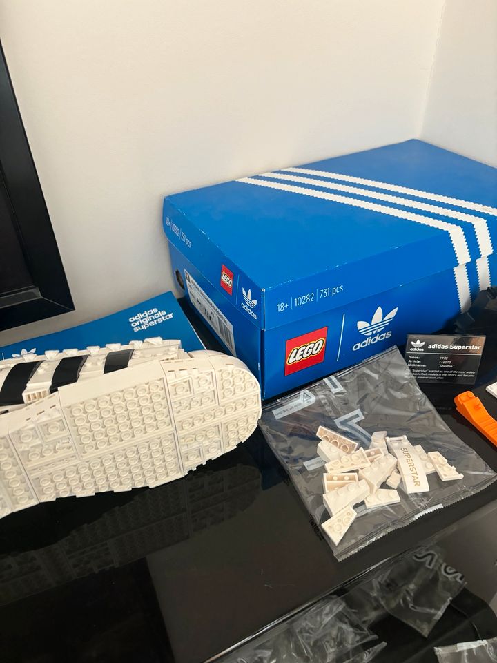 Lego Adidas Schuh in Berlin
