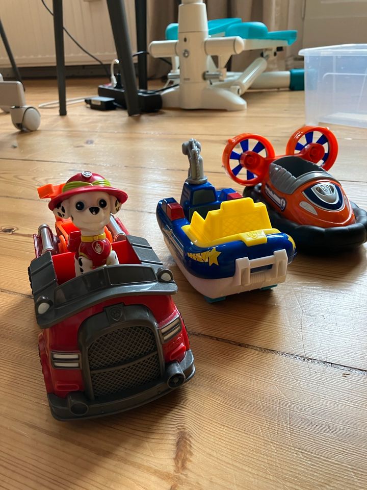 Paw Patrol Konvolut Fahrzeuge plus eine Figur in Berlin