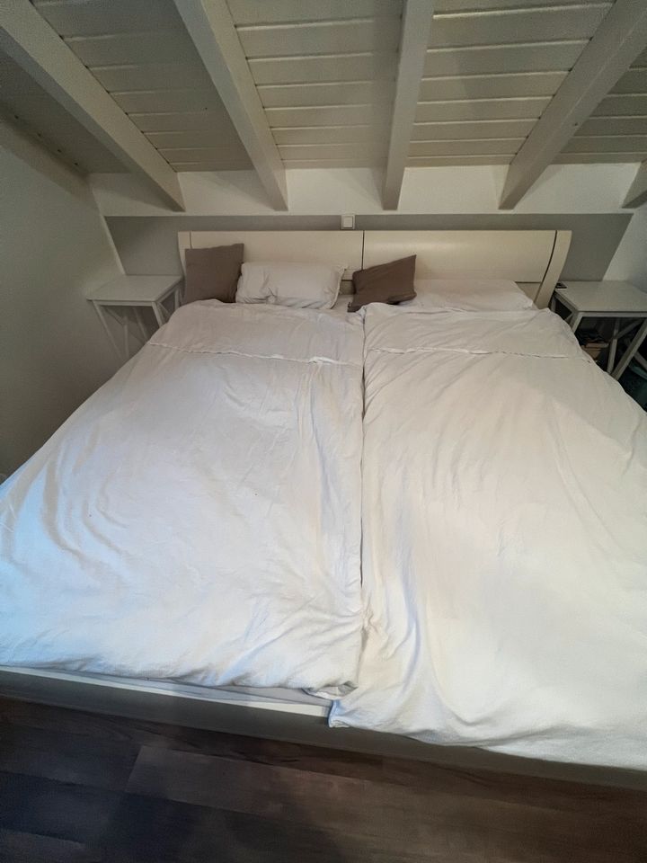 Doppelbett 200 × 200 Zentimeter, weiß in Bad Honnef