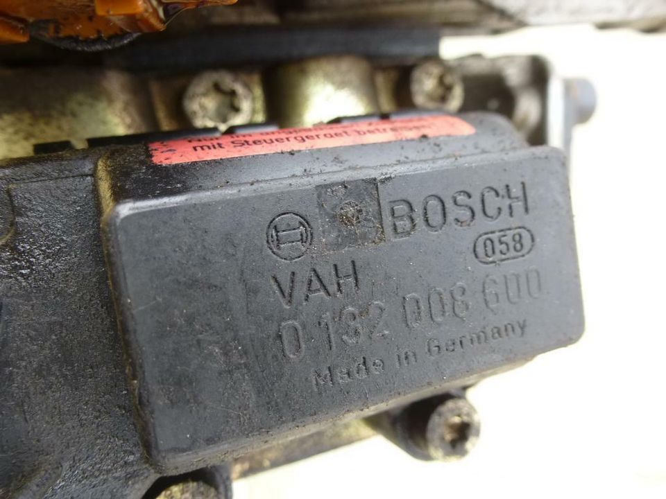 Orig VW Polo 86C Vergaser Drosselklappe Lerrlaufregler 3435201568 in Bad Harzburg