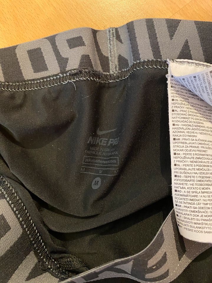 Nike Pro Herrenshorts Größe M in Kaarst