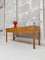 TV Lowboard/Kommode inkl. Lieferung: Eiche helles Holz restauriert Schweden 70er Jahre Vintage Schubladen Kommode Berlin - Mitte Vorschau