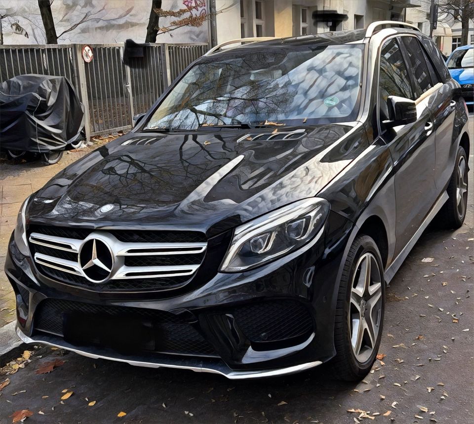 Mercedes Benz GLE 350D 9G 4-MATIC AMG LINE in Berlin