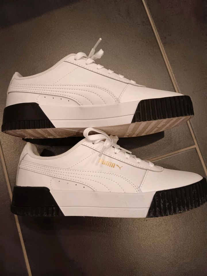 Puma Carina Sneaker Gr. 37,5 in Merchweiler