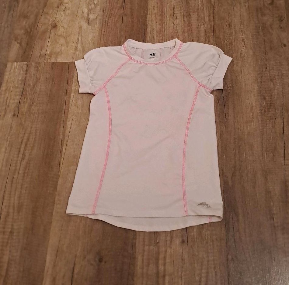 Mädchen Shirt Sportshirt Funktionsshirt von H&M Gr 122 128 in Schönbach