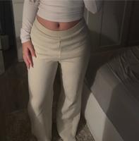 Stoffhose beige Zara Niedersachsen - Burgdorf Vorschau