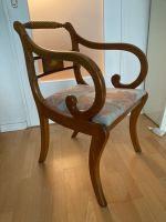 Stuhl (Stilmöbel) aus Holz mit gepolsterter Sitzfläche Berlin - Wilmersdorf Vorschau