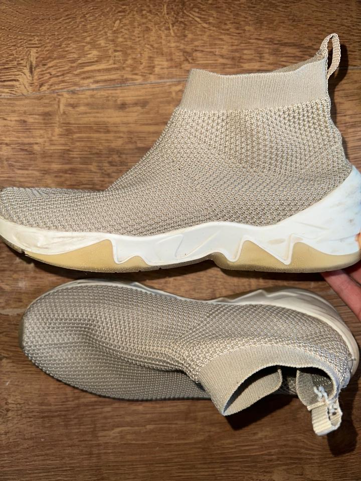 BERSHKA Sneakers Schlupfschuhe Stiefeletten Boots Gr 37 in Berlin