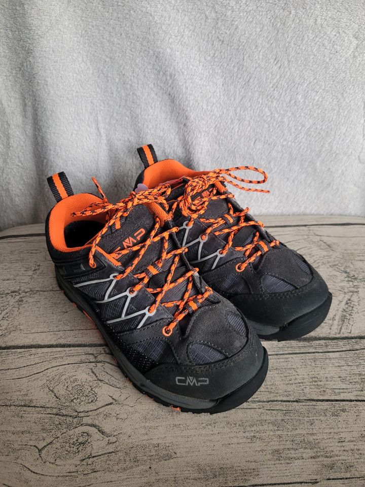 CMP Kinder Outdoorschuhe / Trekkingschuhe Gr. 33 (neuwertig) in  Niedersachsen - Springe | Gebrauchte Kinderschuhe Größe 33 kaufen | eBay  Kleinanzeigen ist jetzt Kleinanzeigen